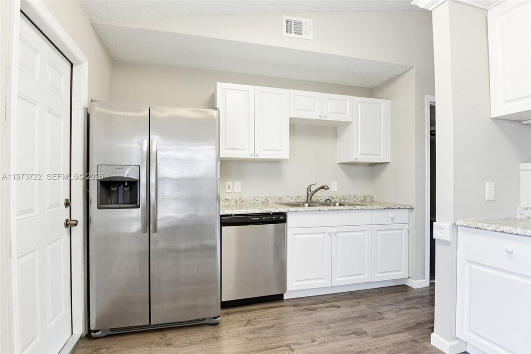 For Sale: $289,000 (3 beds, 2 baths, 1360 Square Feet)