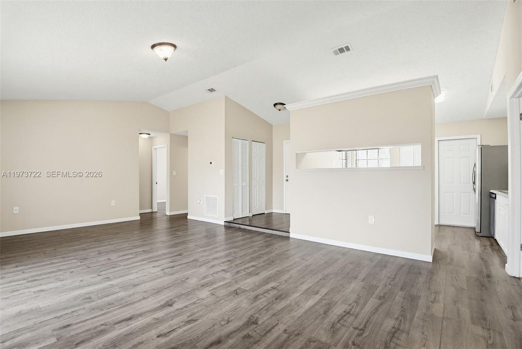 For Sale: $289,000 (3 beds, 2 baths, 1360 Square Feet)
