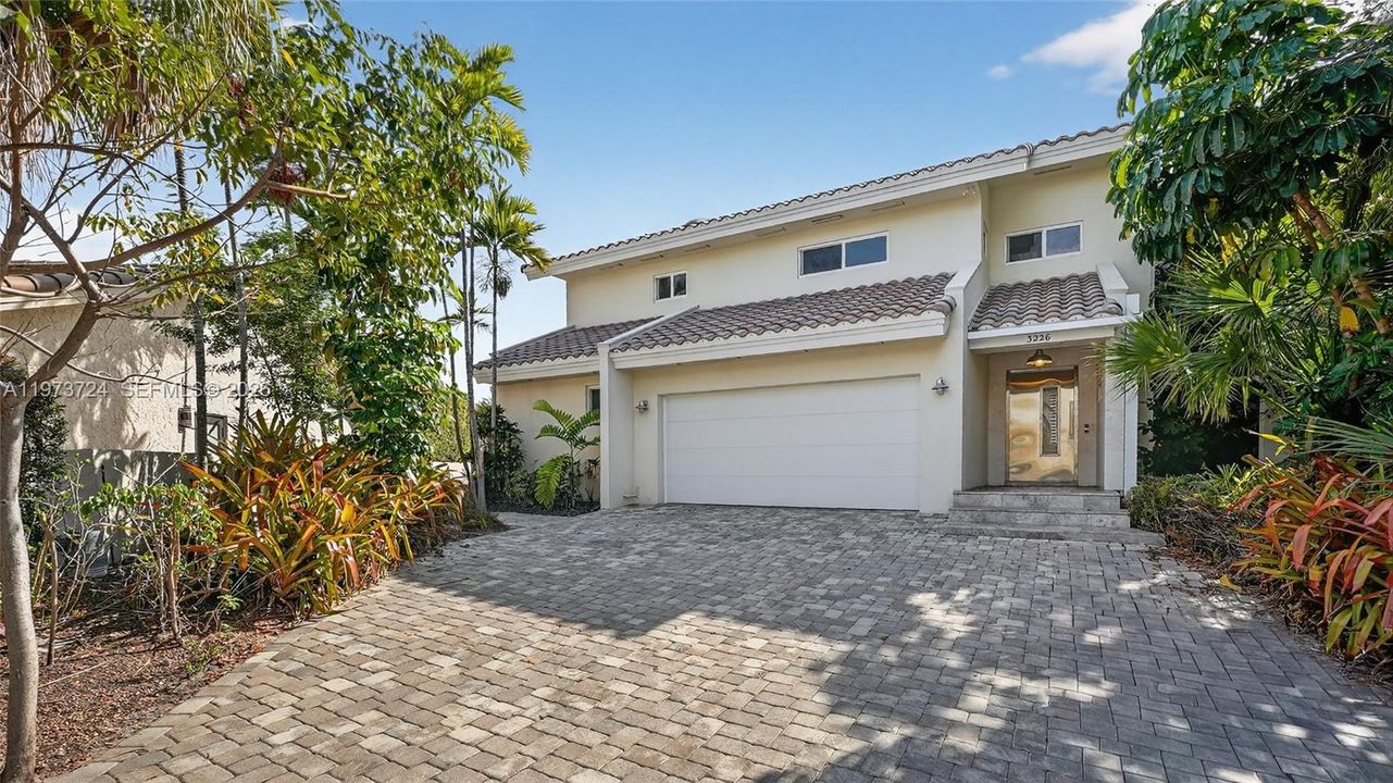 En Venta: $3,950,000 (4 camas, 3 baños, 3765 Pies cuadrados)