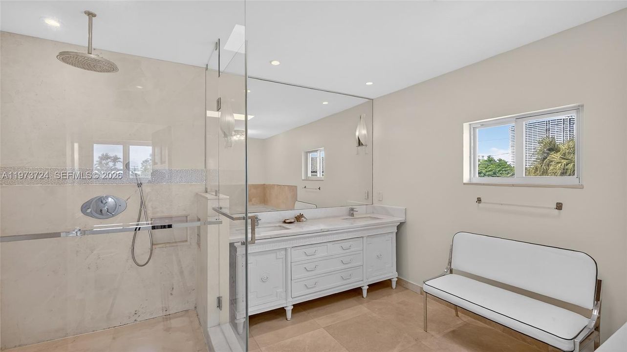 En Venta: $3,950,000 (4 camas, 3 baños, 3765 Pies cuadrados)
