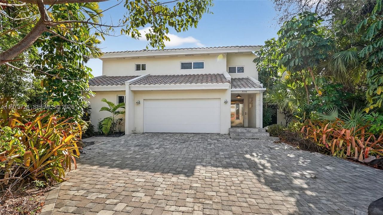 En Venta: $3,950,000 (4 camas, 3 baños, 3765 Pies cuadrados)