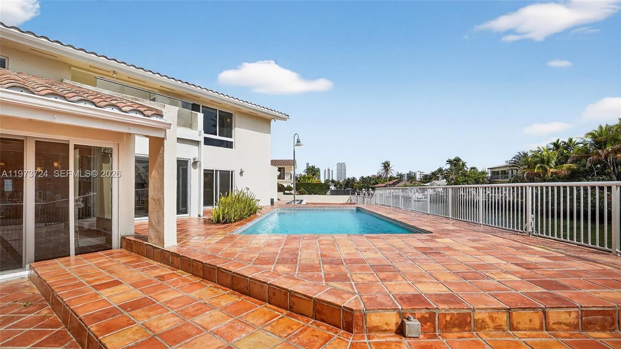 En Venta: $3,950,000 (4 camas, 3 baños, 3765 Pies cuadrados)