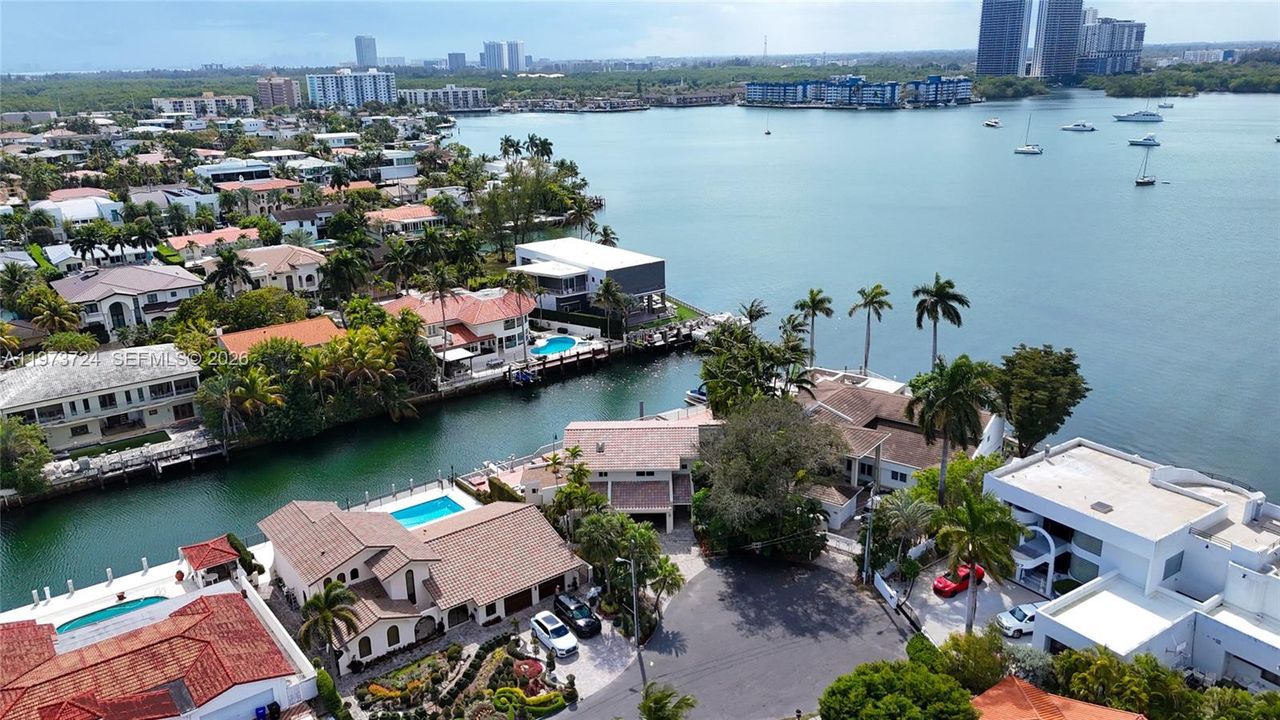 En Venta: $3,950,000 (4 camas, 3 baños, 3765 Pies cuadrados)