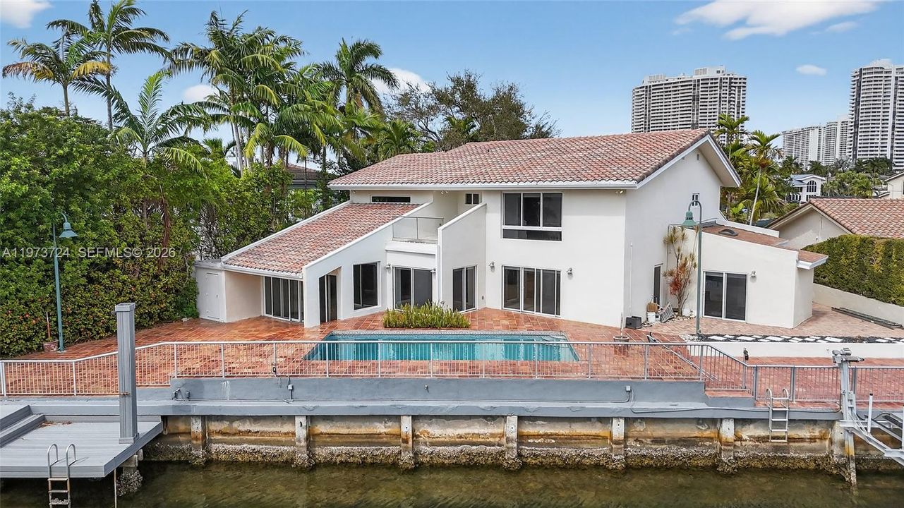 En Venta: $3,950,000 (4 camas, 3 baños, 3765 Pies cuadrados)