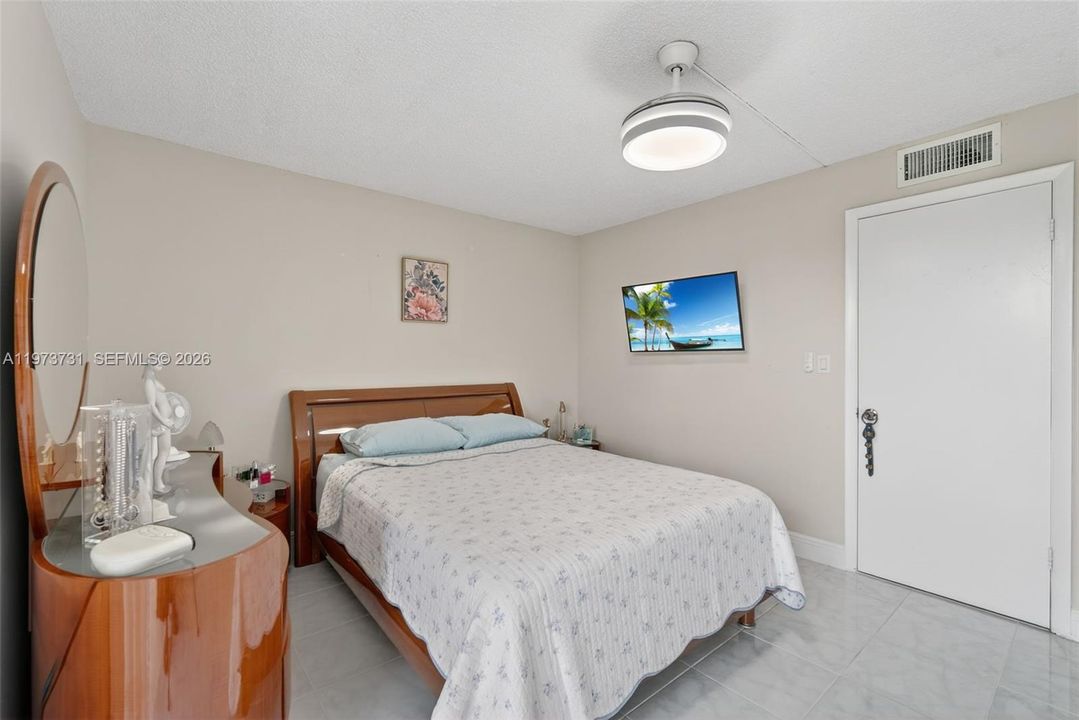For Sale: $74,900 (1 beds, 1 baths, 590 Square Feet)