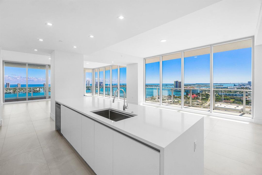 Kitchen - Back Island