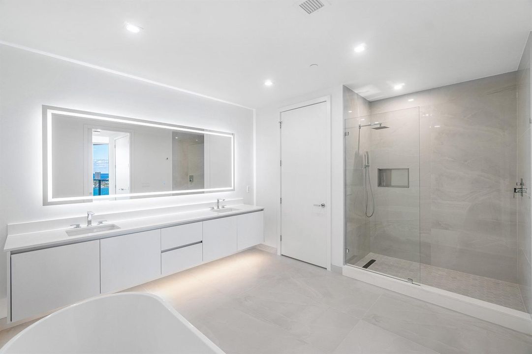 Owner's Suite Bathroom