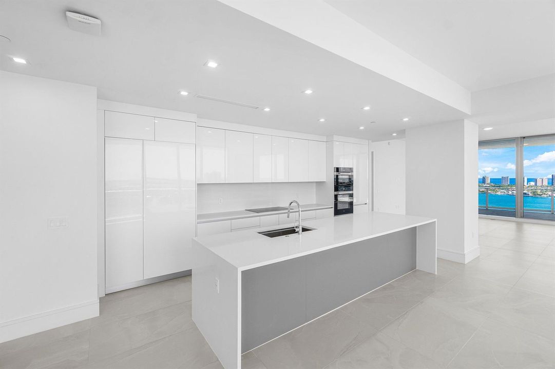 Kitchen - Front Island