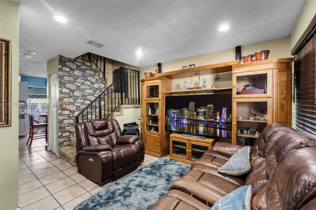 En Venta: $249,000 (2 camas, 1 baños, 760 Pies cuadrados)