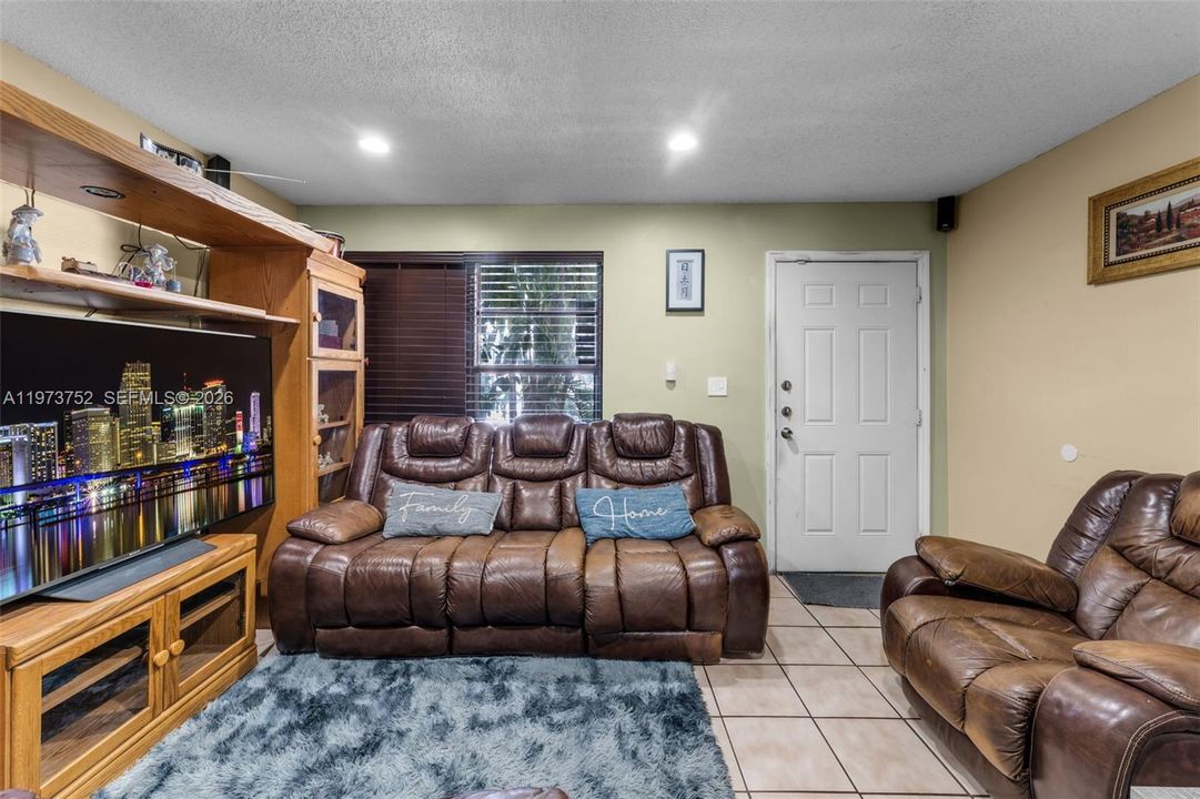 En Venta: $249,000 (2 camas, 1 baños, 760 Pies cuadrados)