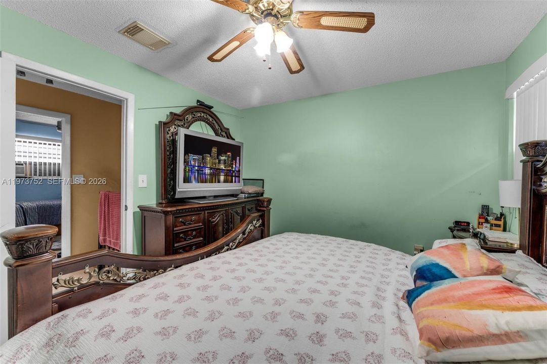 En Venta: $249,000 (2 camas, 1 baños, 760 Pies cuadrados)