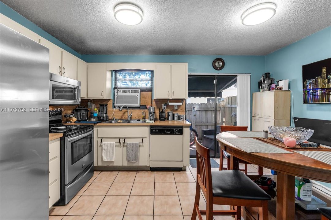 En Venta: $249,000 (2 camas, 1 baños, 760 Pies cuadrados)