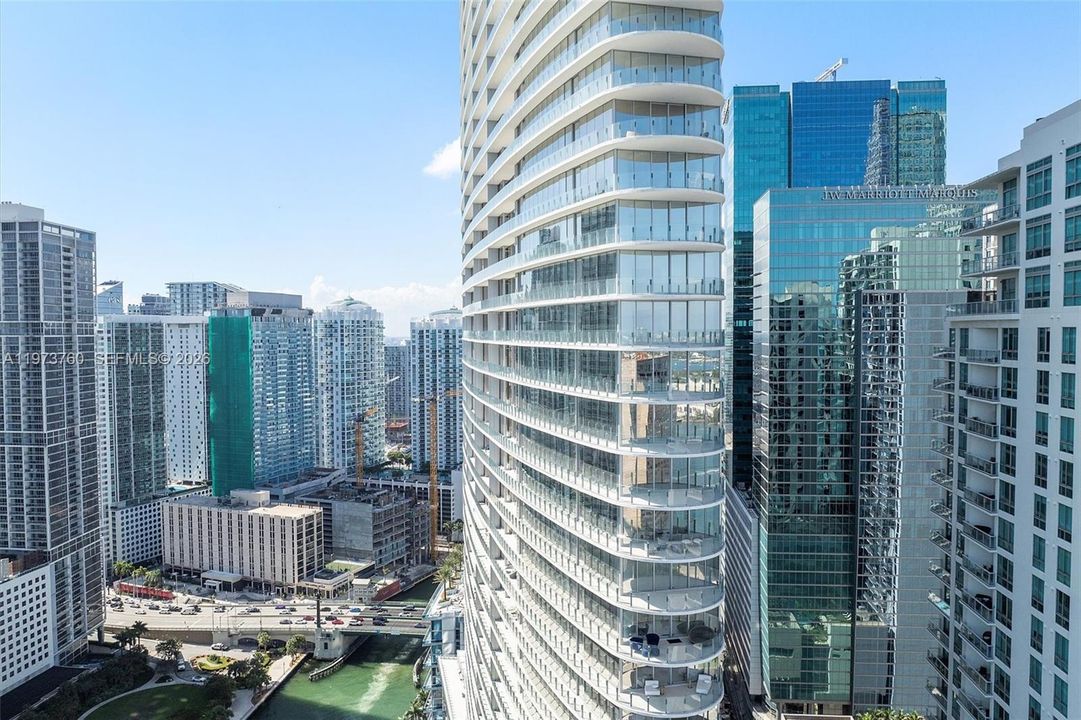 For Sale: $2,995,000 (2 beds, 3 baths, 1829 Square Feet)