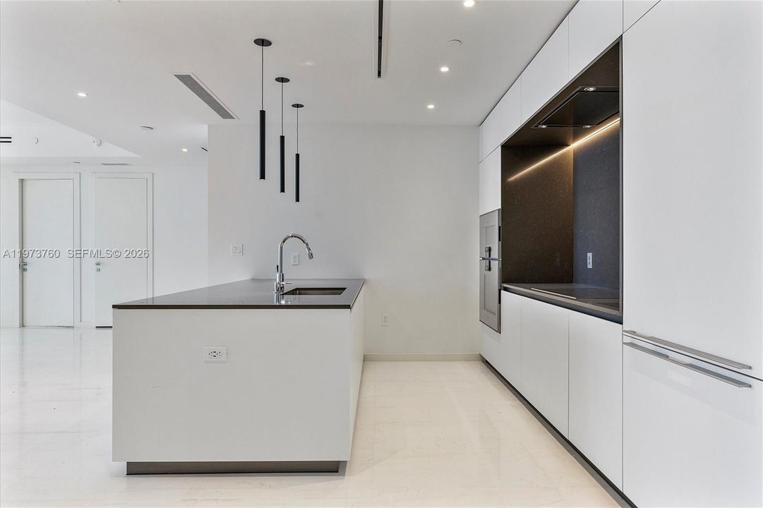 For Sale: $2,995,000 (2 beds, 3 baths, 1829 Square Feet)