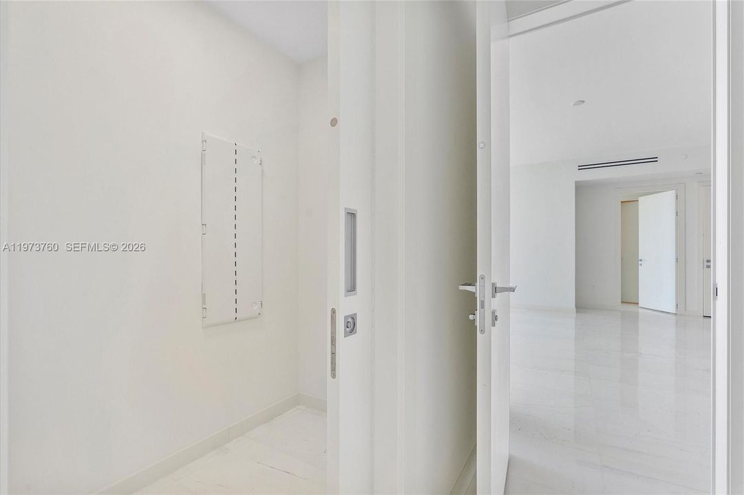 For Sale: $2,995,000 (2 beds, 3 baths, 1829 Square Feet)