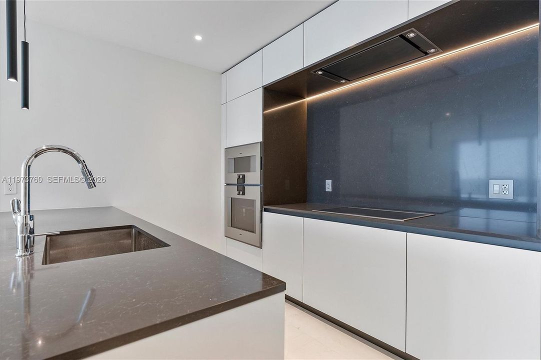 For Sale: $2,995,000 (2 beds, 3 baths, 1829 Square Feet)