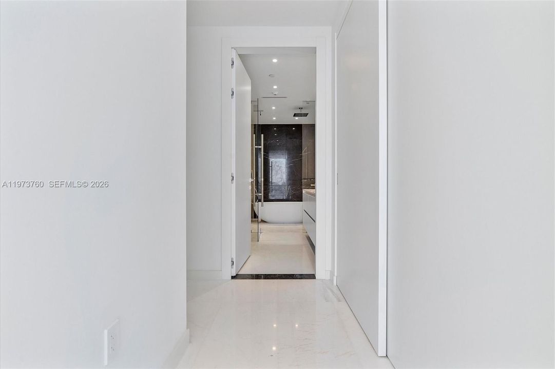 For Sale: $2,995,000 (2 beds, 3 baths, 1829 Square Feet)