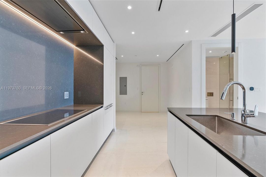 For Sale: $2,995,000 (2 beds, 3 baths, 1829 Square Feet)