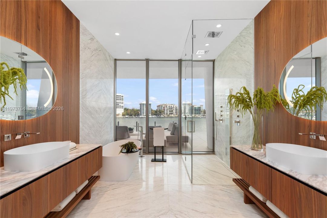 For Sale: $8,990,000 (3 beds, 3 baths, 3876 Square Feet)