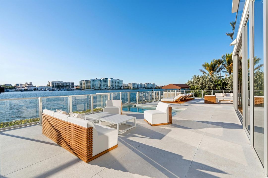 PATIO SEATING