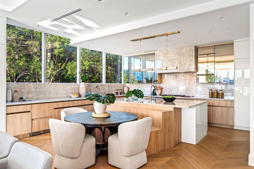 BREAKFAST NOOK TO KITCHEN