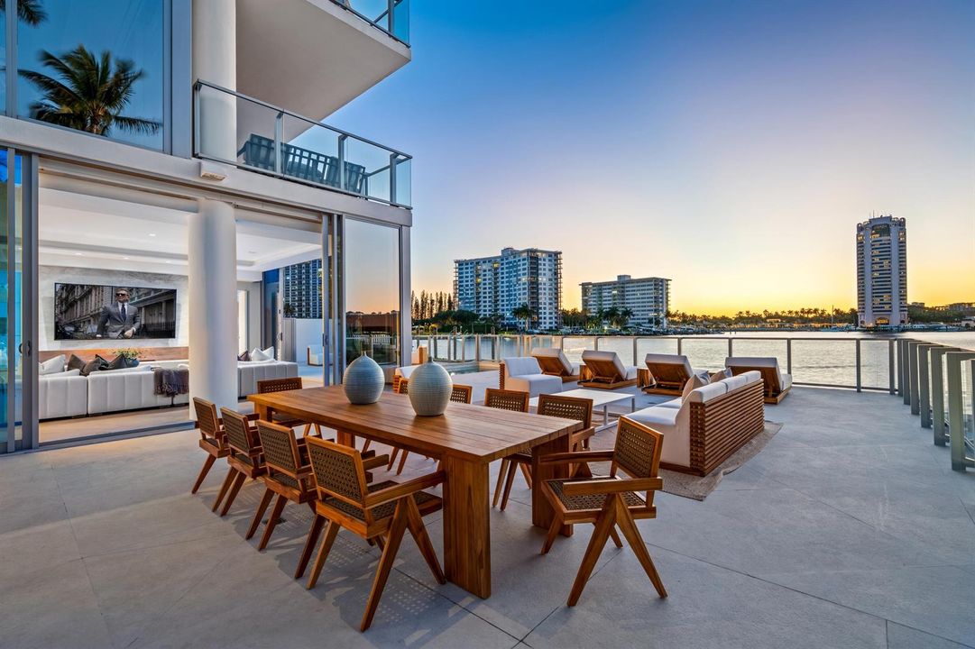PATIO DINING AT SUNRISE