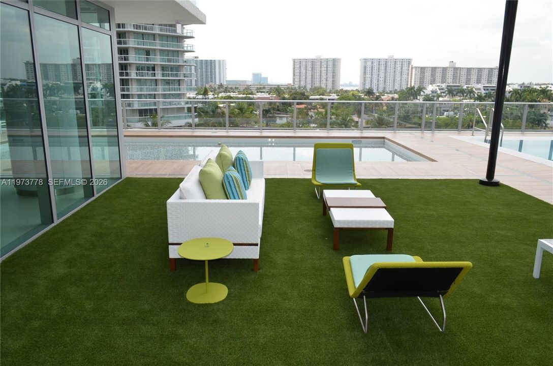 For Sale: $1,180,000 (2 beds, 3 baths, 1541 Square Feet)