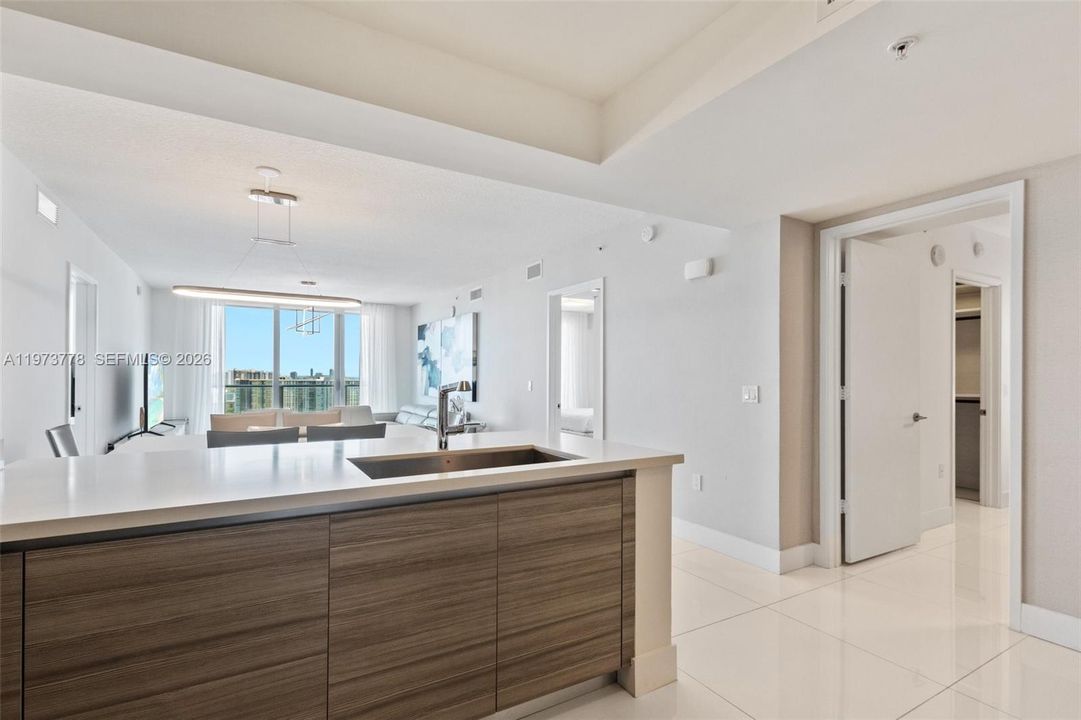 For Sale: $1,180,000 (2 beds, 3 baths, 1541 Square Feet)