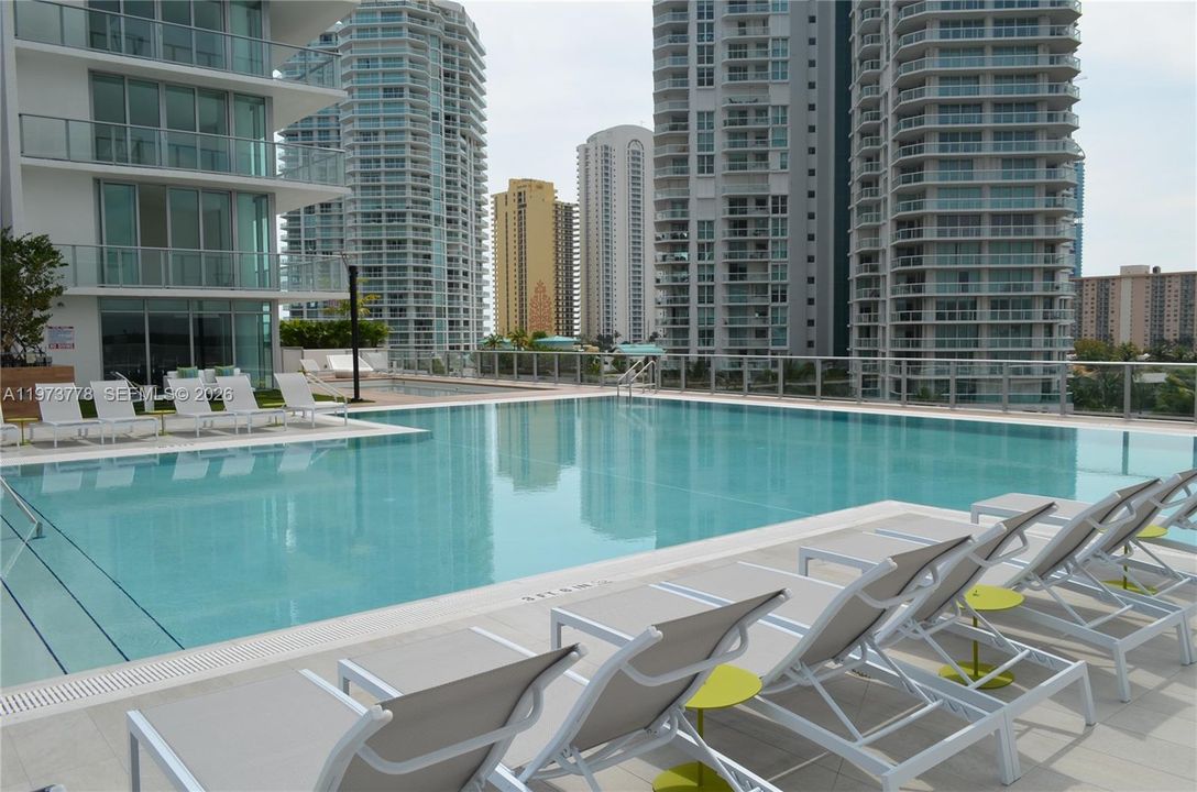 For Sale: $1,180,000 (2 beds, 3 baths, 1541 Square Feet)