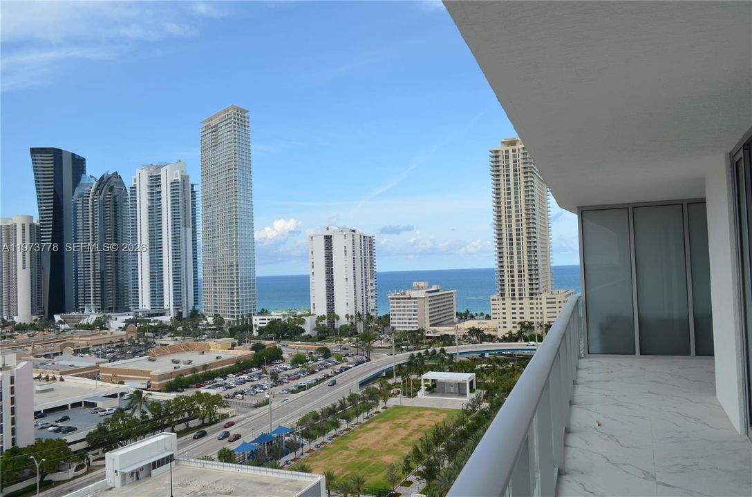 For Sale: $1,180,000 (2 beds, 3 baths, 1541 Square Feet)