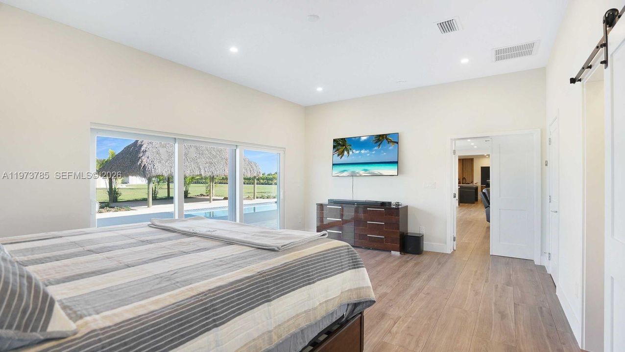 For Sale: $2,850,000 (6 beds, 3 baths, 5052 Square Feet)