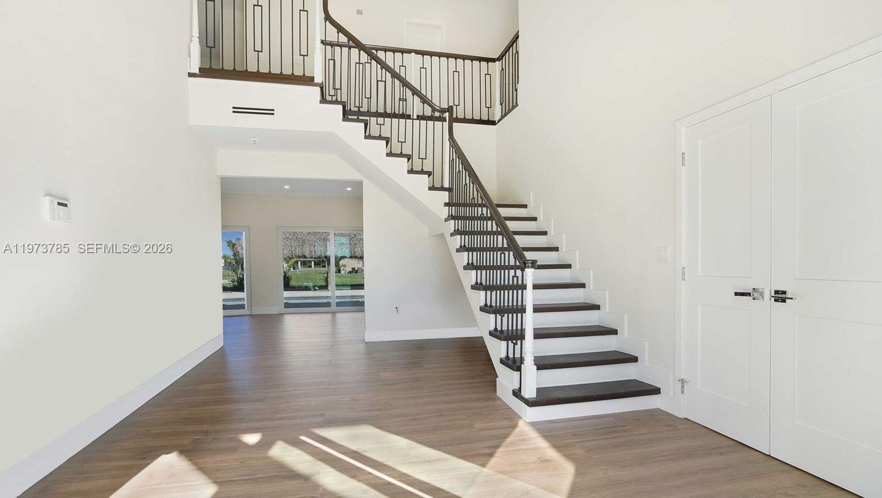 For Sale: $2,850,000 (6 beds, 3 baths, 5052 Square Feet)