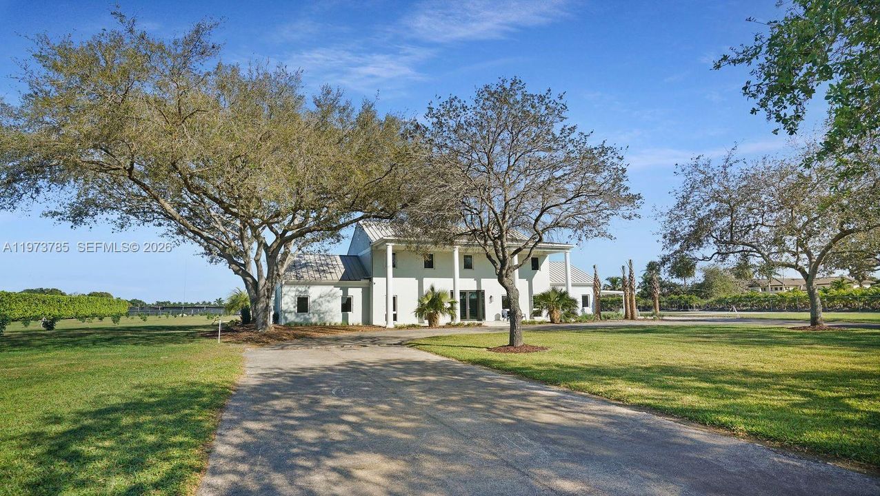 For Sale: $2,850,000 (6 beds, 3 baths, 5052 Square Feet)