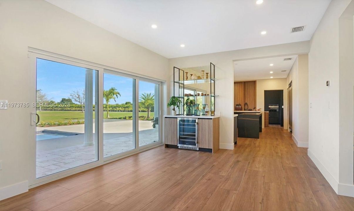 For Sale: $2,850,000 (6 beds, 3 baths, 5052 Square Feet)