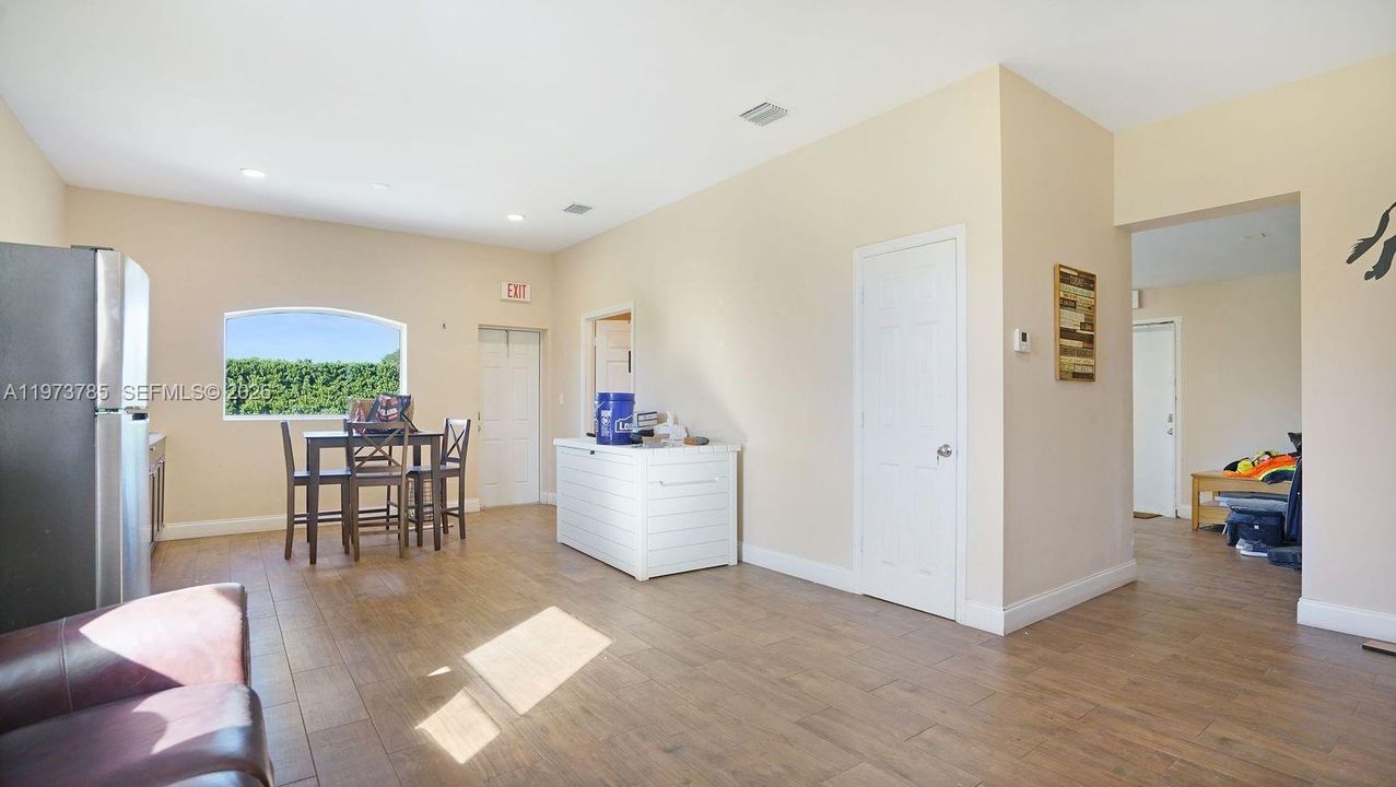 For Sale: $2,850,000 (6 beds, 3 baths, 5052 Square Feet)