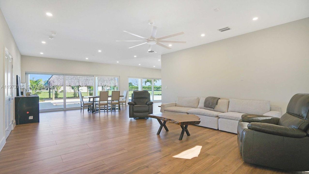 For Sale: $2,850,000 (6 beds, 3 baths, 5052 Square Feet)
