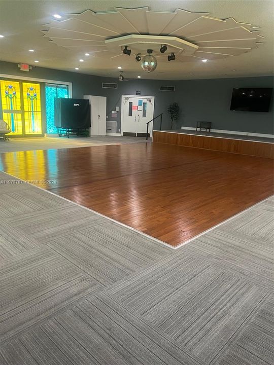 Activo con contrato: $140,000 (2 camas, 2 baños, 944 Pies cuadrados)