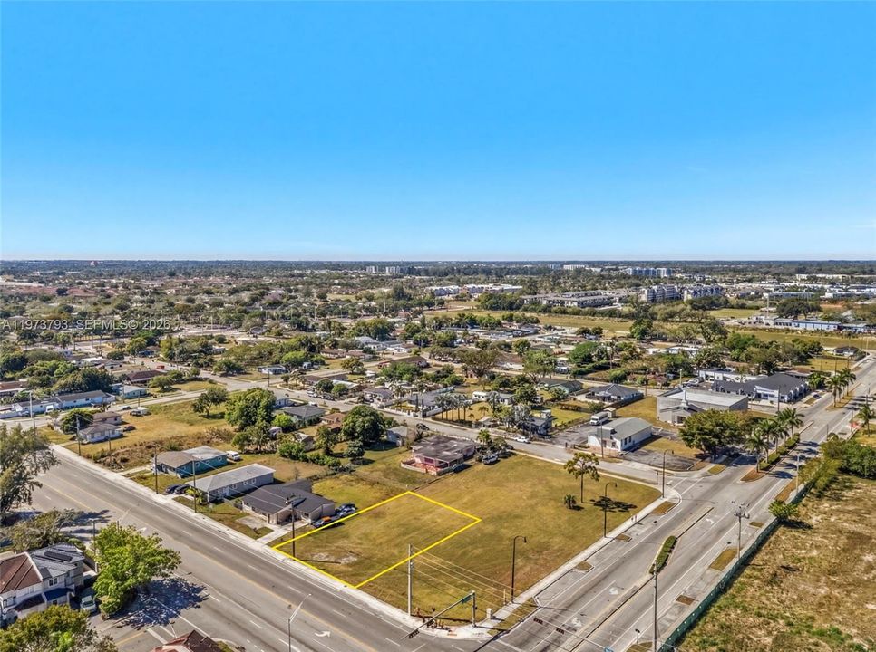 На продажу: $249,900 (0.23 acres)
