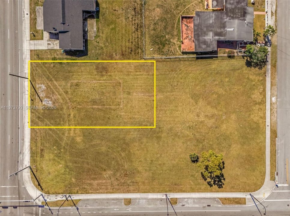 На продажу: $249,900 (0.23 acres)