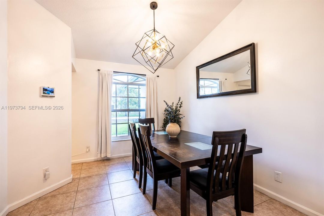 En Venta: $715,000 (3 camas, 2 baños, 1479 Pies cuadrados)
