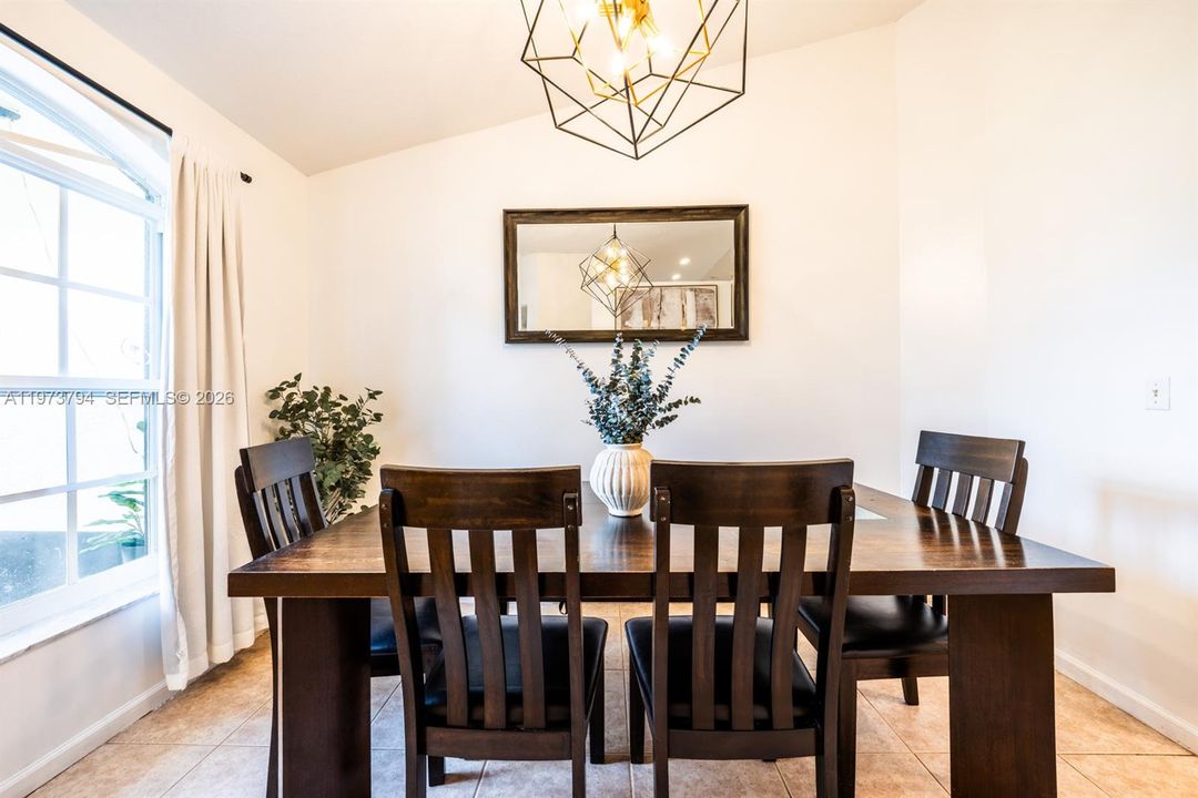 En Venta: $715,000 (3 camas, 2 baños, 1479 Pies cuadrados)