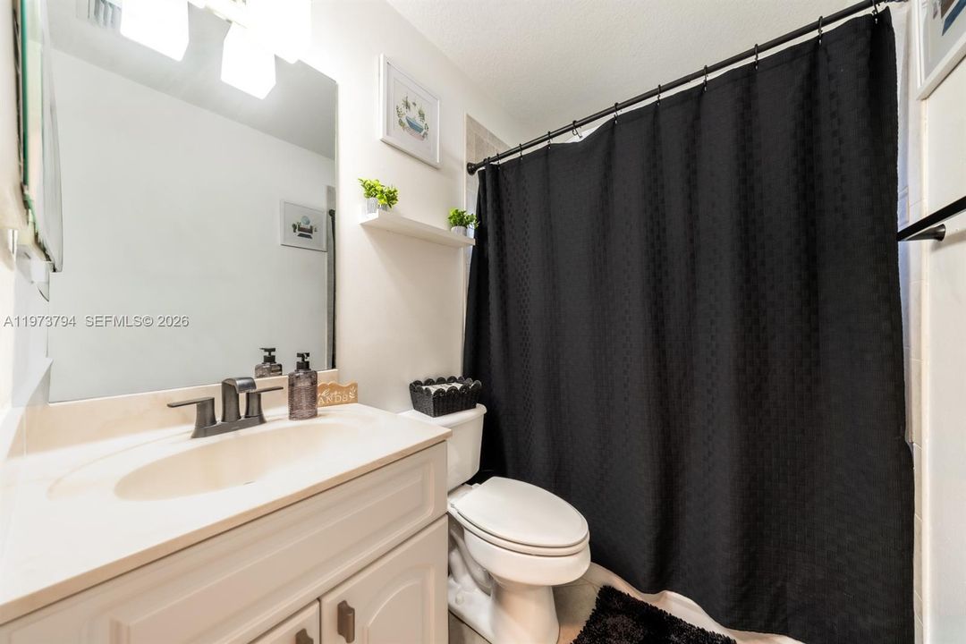 En Venta: $715,000 (3 camas, 2 baños, 1479 Pies cuadrados)