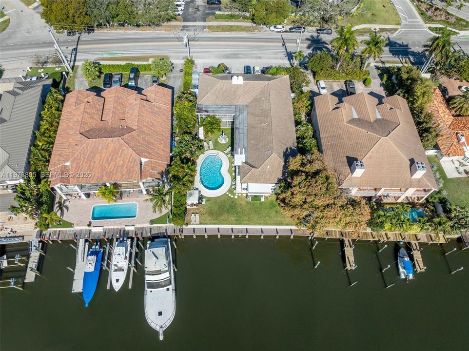 For Sale: $379,000 (2 beds, 2 baths, 815 Square Feet)