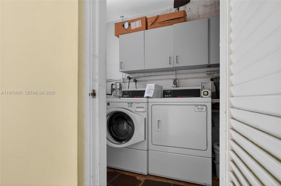 For Sale: $379,000 (2 beds, 2 baths, 815 Square Feet)