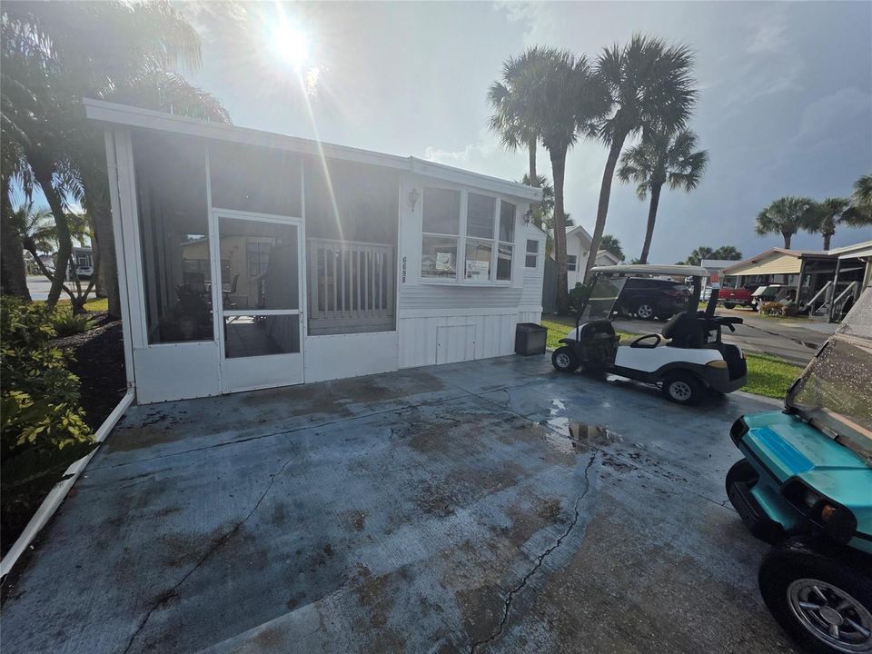 Easy Parking 2 cars & golf cart!