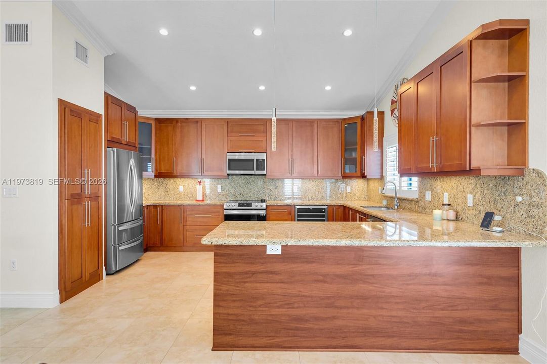 For Sale: $1,890,000 (3 beds, 3 baths, 2658 Square Feet)