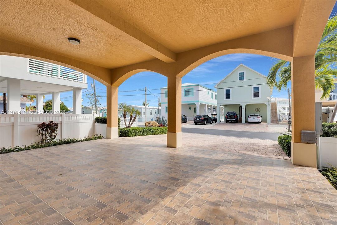 For Sale: $1,890,000 (3 beds, 3 baths, 2658 Square Feet)