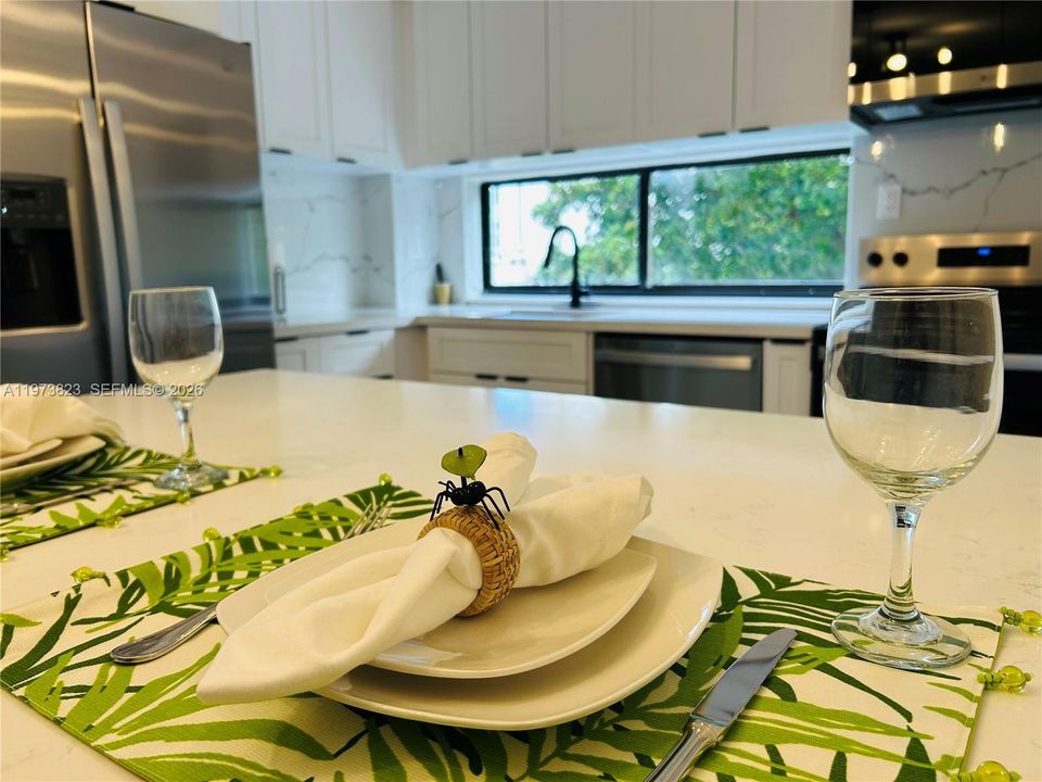 For Sale: $349,000 (1 beds, 1 baths, 767 Square Feet)