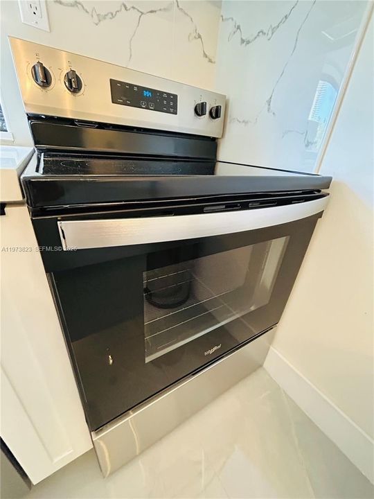 For Sale: $349,000 (1 beds, 1 baths, 767 Square Feet)