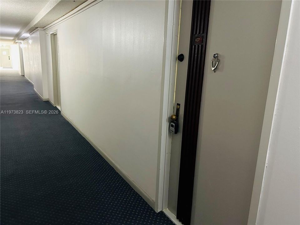 For Sale: $349,000 (1 beds, 1 baths, 767 Square Feet)